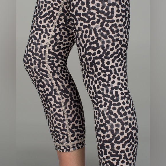 RARE Lululemon Wunder Under Crop II Full-On Luon (Roll Down) Yoga Run Workout - Picture 4 of 16